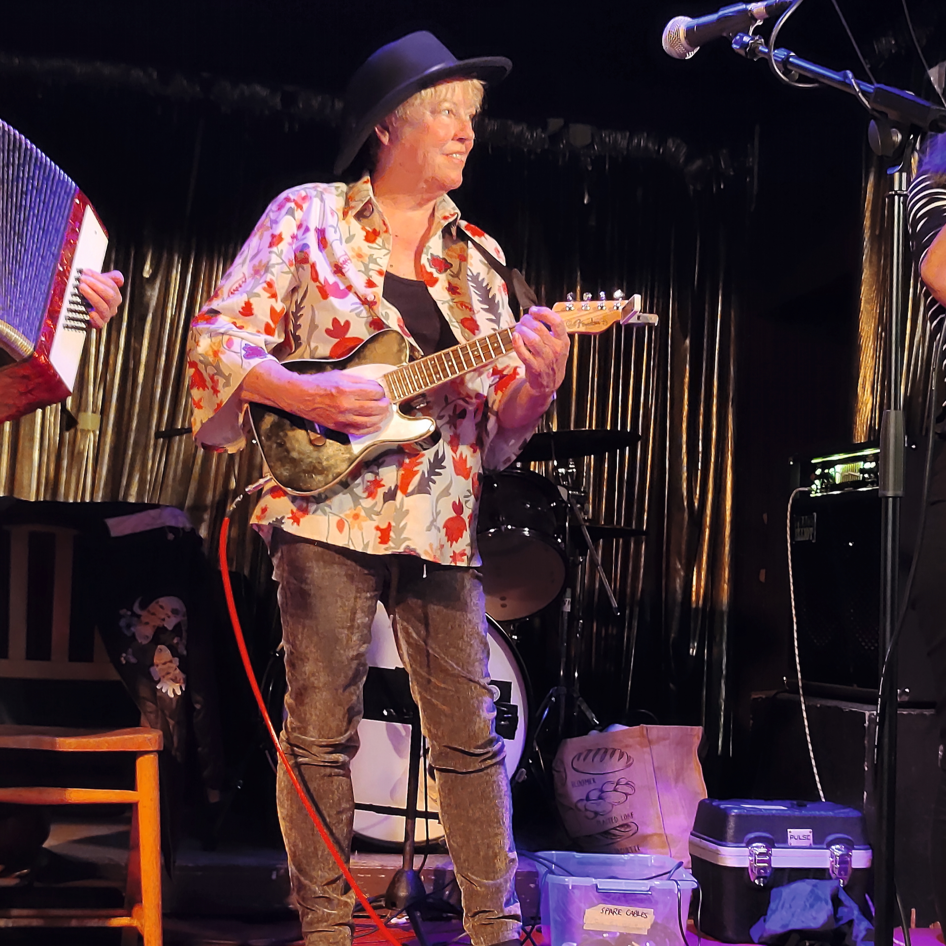 Michele Petit-Jean from Ukadelix, playing an electric guitar on stage