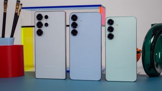 Comparing the sizes and shapes of the Samsung Galaxy S25 Ultra, Samsung Galaxy S25 Plus, and Samsung Galaxy S25