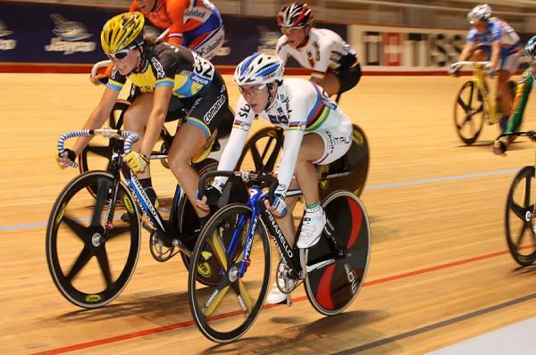 Giorgia Bronzini (Italy) on her way to gold in the women's points race.