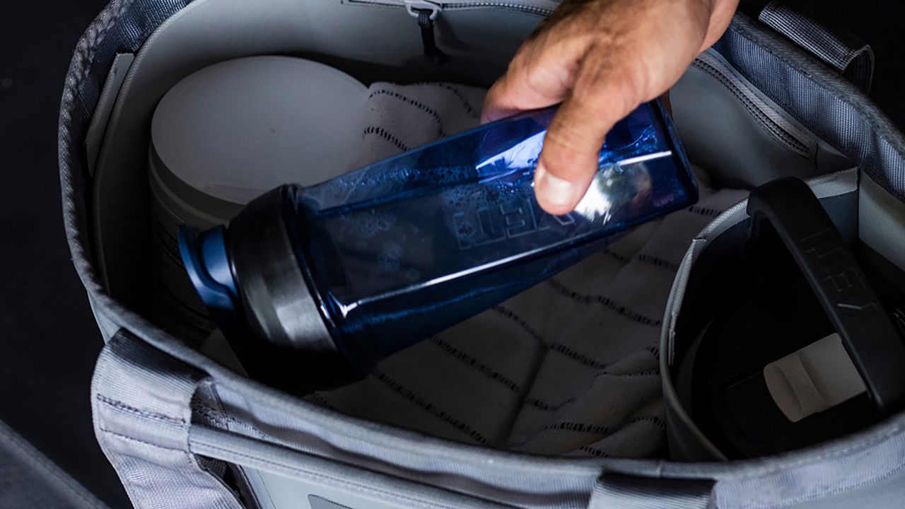 YETI Yonder 27 oz Shaker Bottle