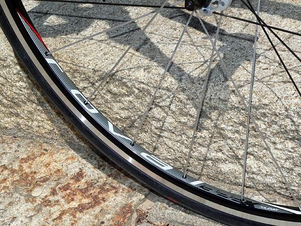 Shallow box-section rims are used on the new Roubaix 322X wheelset.