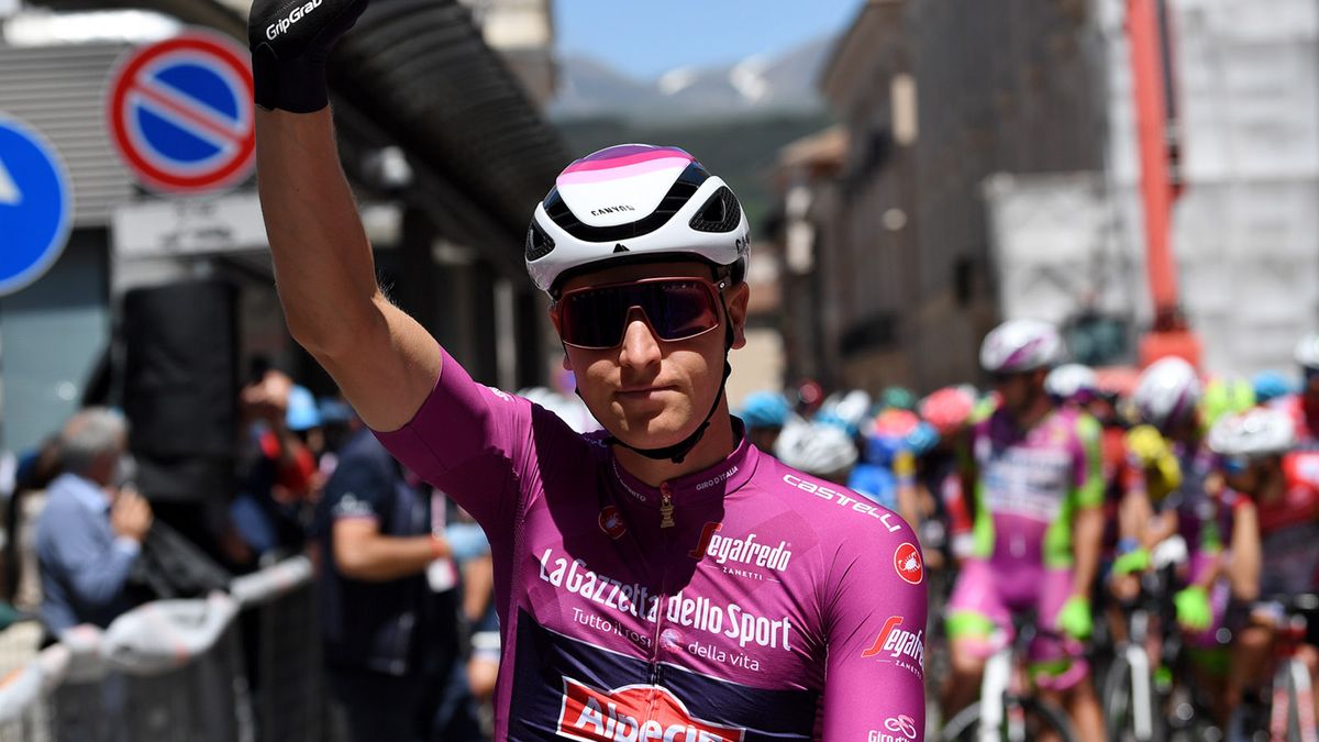 Giro d'italia colour-matched tech for the classification leaders