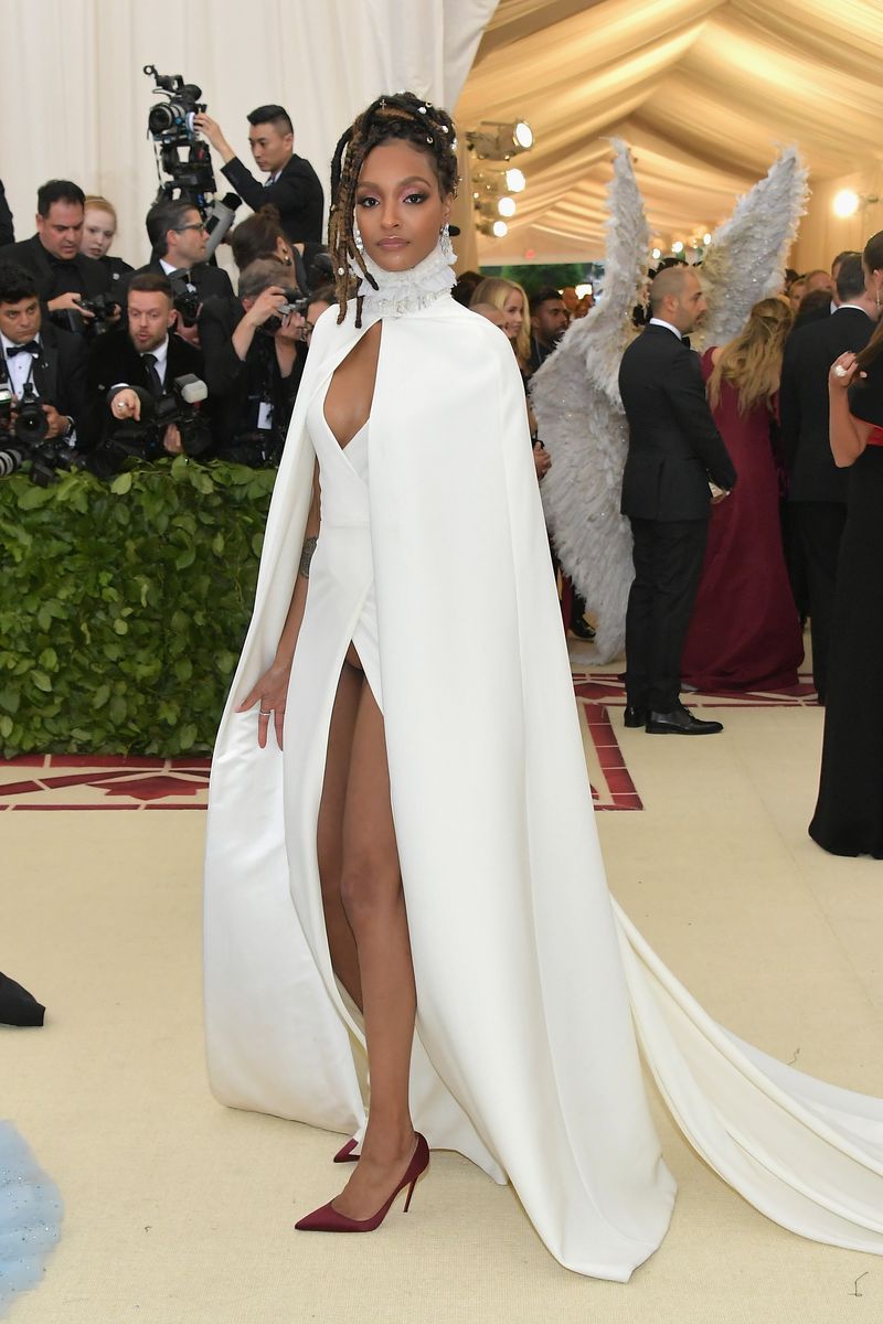 Clothing, Gown, Dress, Fashion, Haute couture, Red carpet, Carpet, Shoulder, Formal wear, Fashion model,