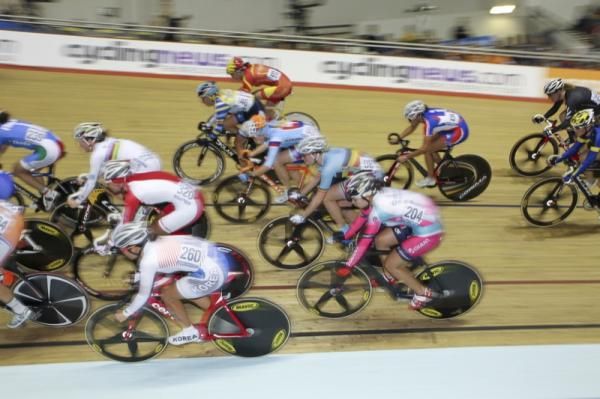 Action in the women&sup1;s bunch race