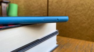 Amazon Fire 7 Review - sd memory port