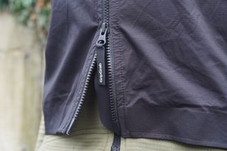 Bottom zipper of the GripGrab Women’s Windbuster Windproof Lightweight Vest