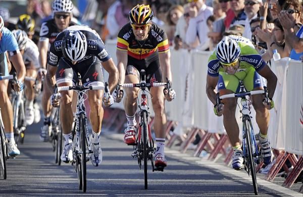 Francesco Chicchi (Liquigas) sprints to a win.