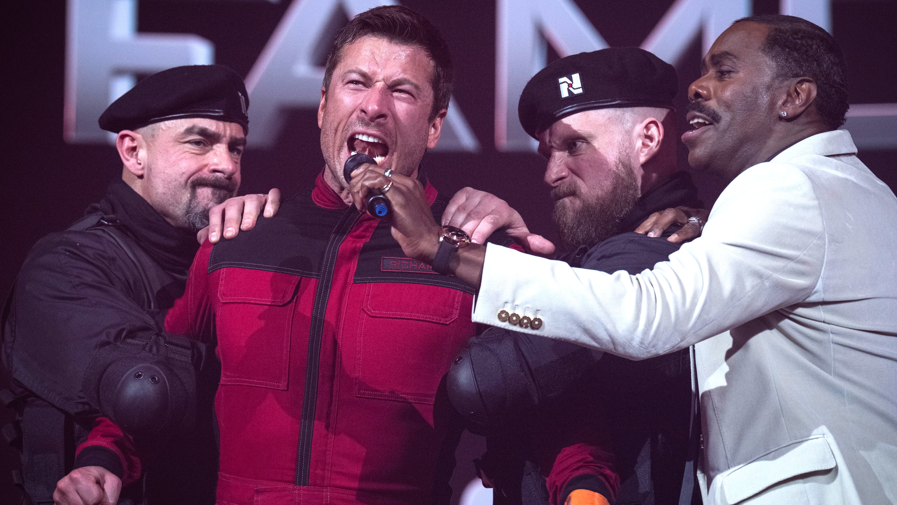 بابی تی (کلمن دومینگو) در نقش ادگار رایت 