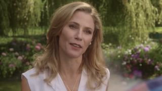 Julie Bowen in the trailer for Happy Gilmore 2