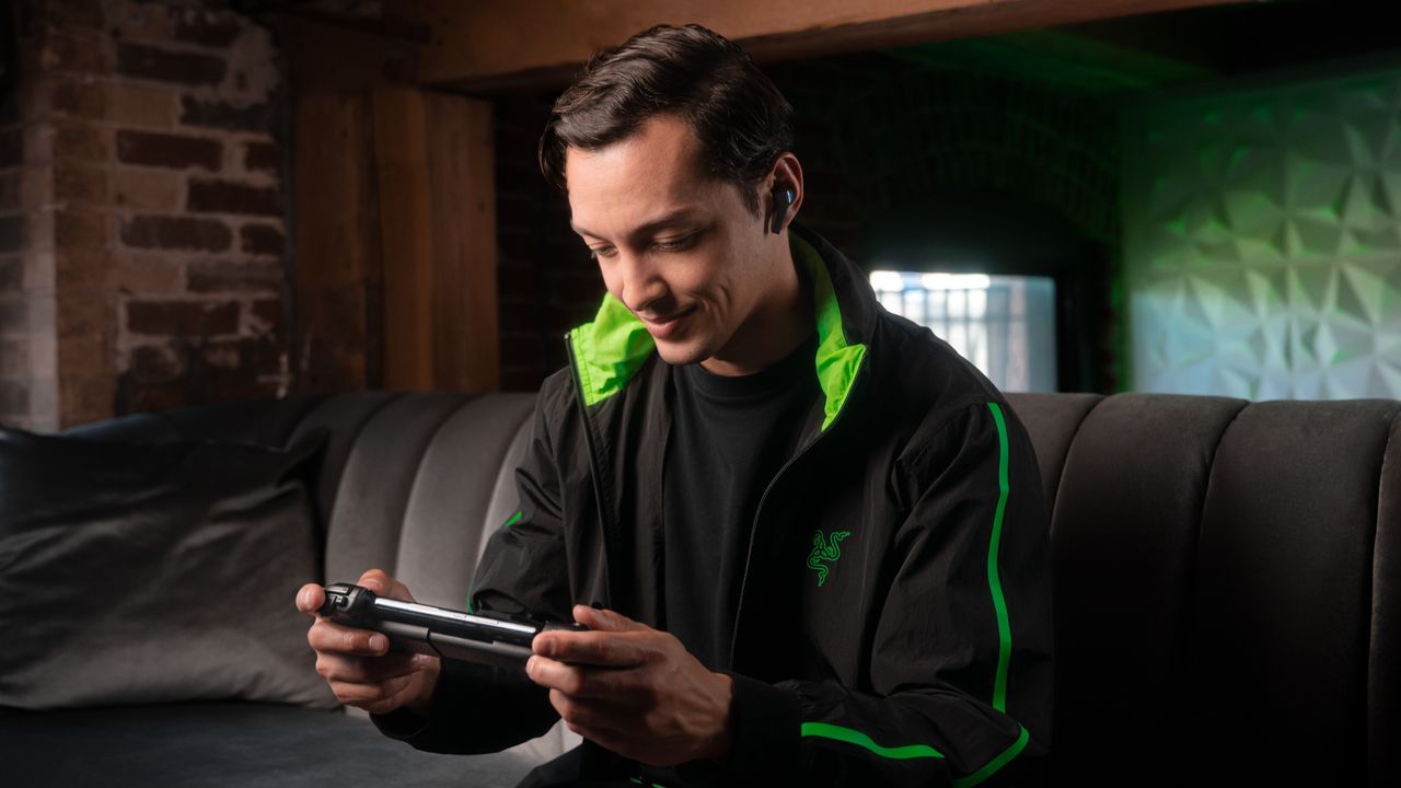 Image of Razer Kishi V2 for Android mobile game controller.
