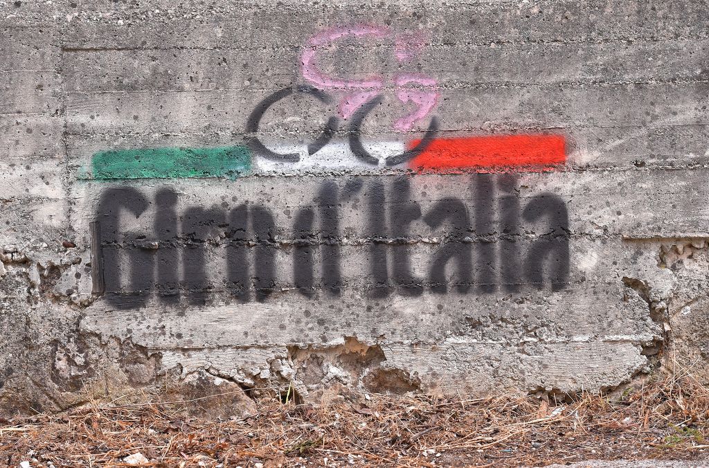 Graffiti in Italy includes the Giro logo