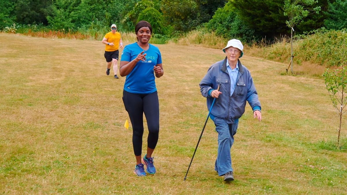 Walkers at Hoblingwell parkrun