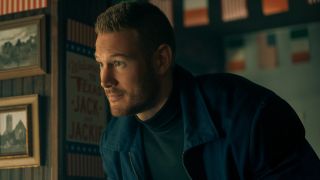 Tom Hopper smiles in a '60s Texas store in The Umbrella Academy.