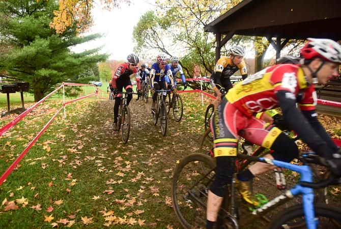 112 Riders in the middle of the pack on lap one.