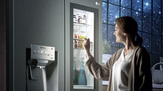 With LG’s Instaview Door-in-Door technology, simply knock twice on the door to see what’s inside