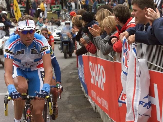 2000 Worlds: Christophe Moreau (France) on the attack during the Plouay, France-hosted world championship