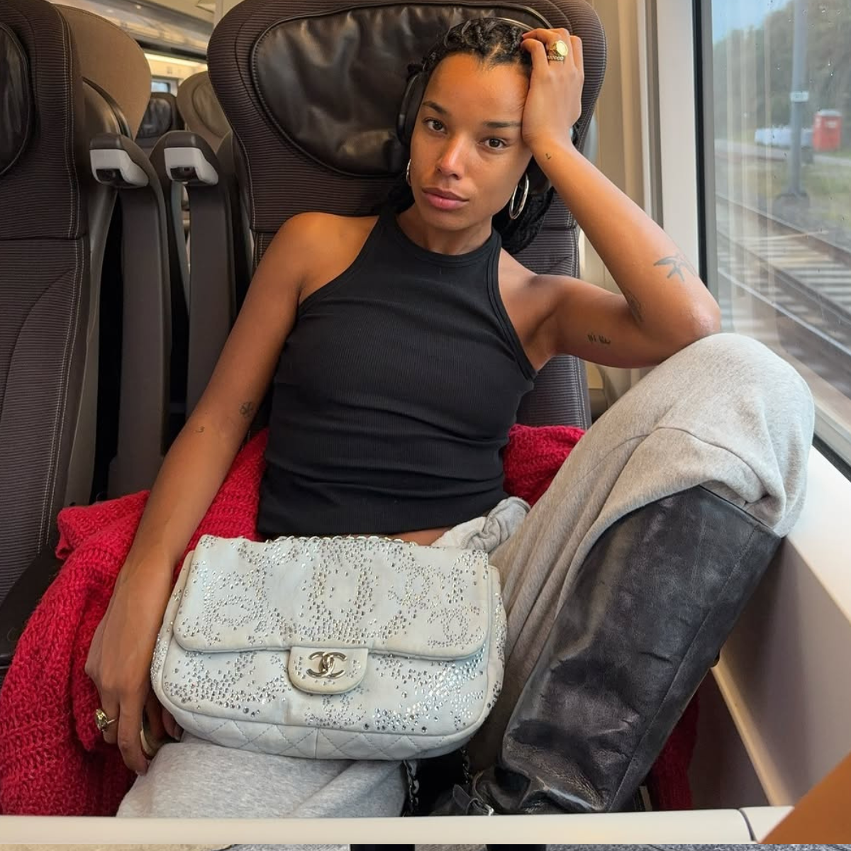 woman wearing fall sweatpant outfit 2025