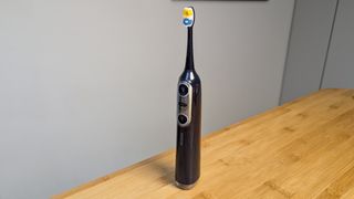 Soocas Neos II toothbrush during review
