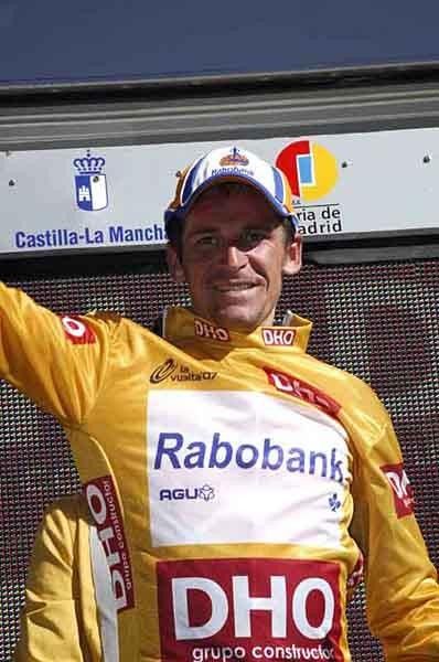 Menchov was noticably happy with taking the lead.
