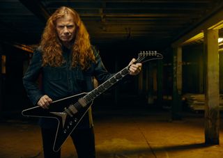 Dave Mustaine holds his new Gibson signature Ebony VOS Flying V