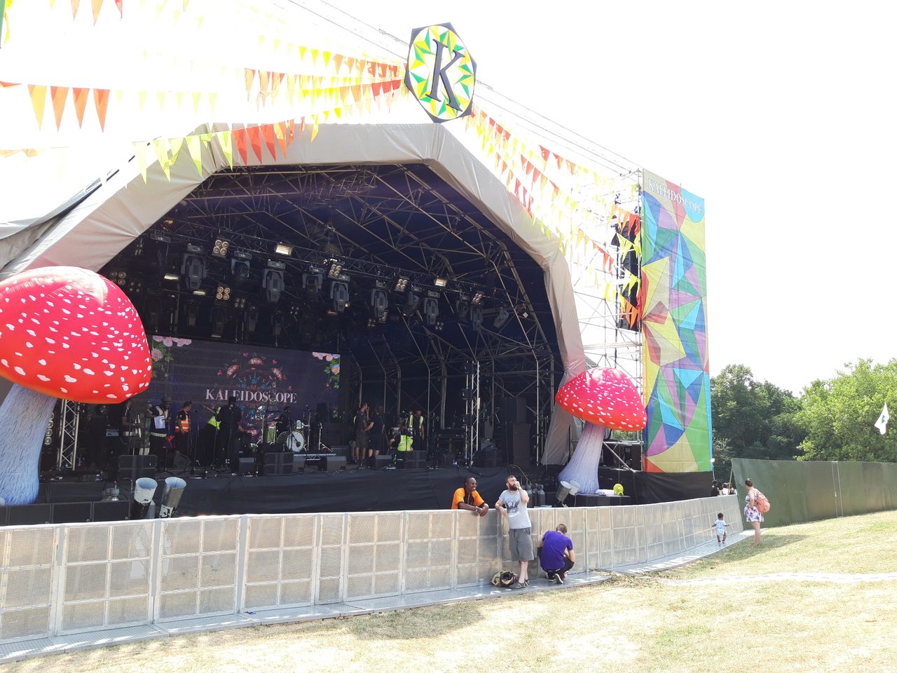 The phone decided the stage is what matters, and radically overexposed almost everything else.