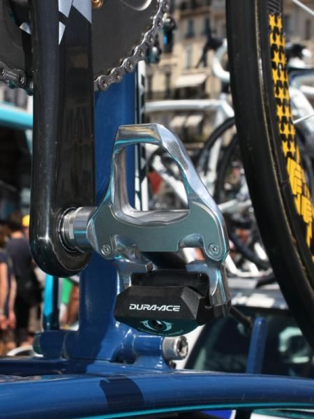 While the majority of his teammates are using Look's new KeO 2 Max pedals, Armstrong continues to use his tried-and-true Shimano Dura-Ace SPD-SLs.