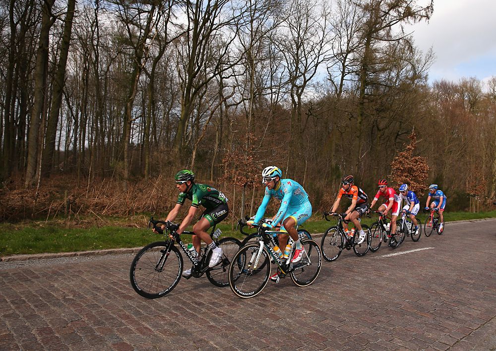 The breakaway on the cobbles