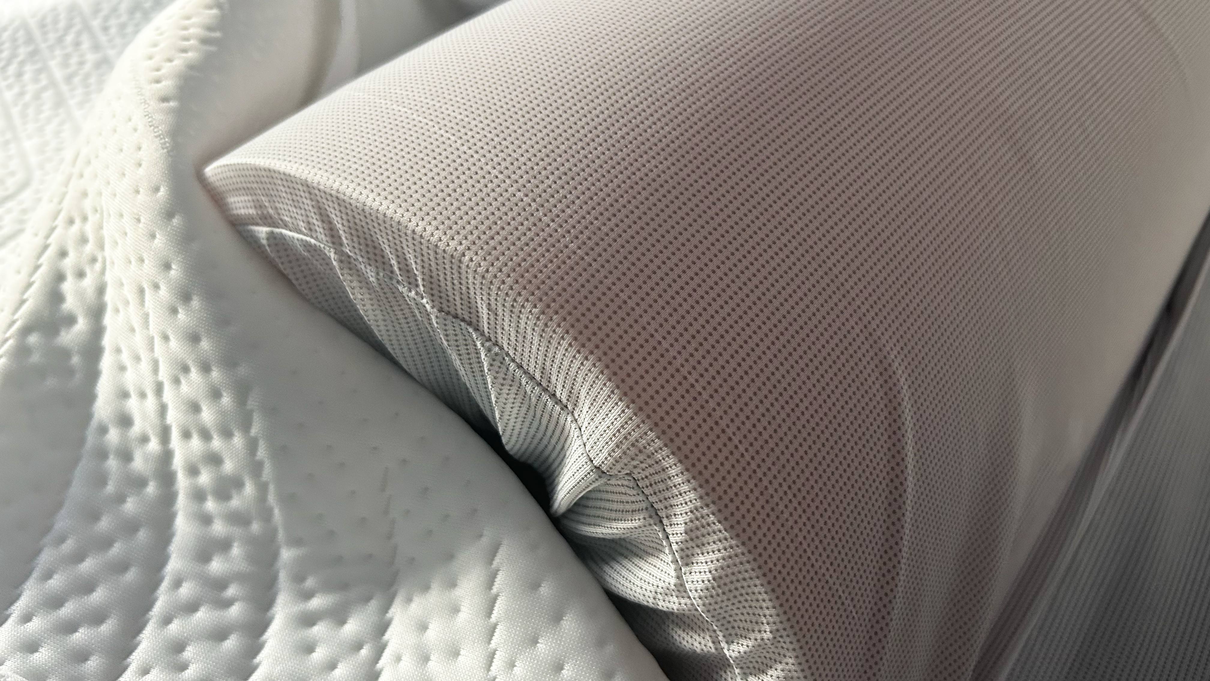 Foam layers and zipper cover of mattress