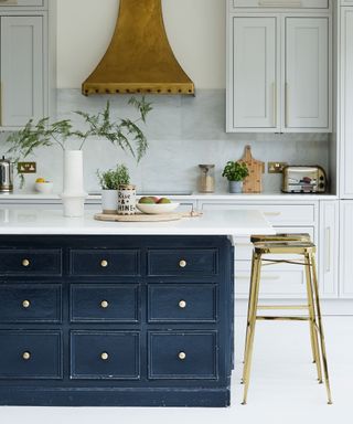 Breakfast bar ideas for small kitchen with island unit