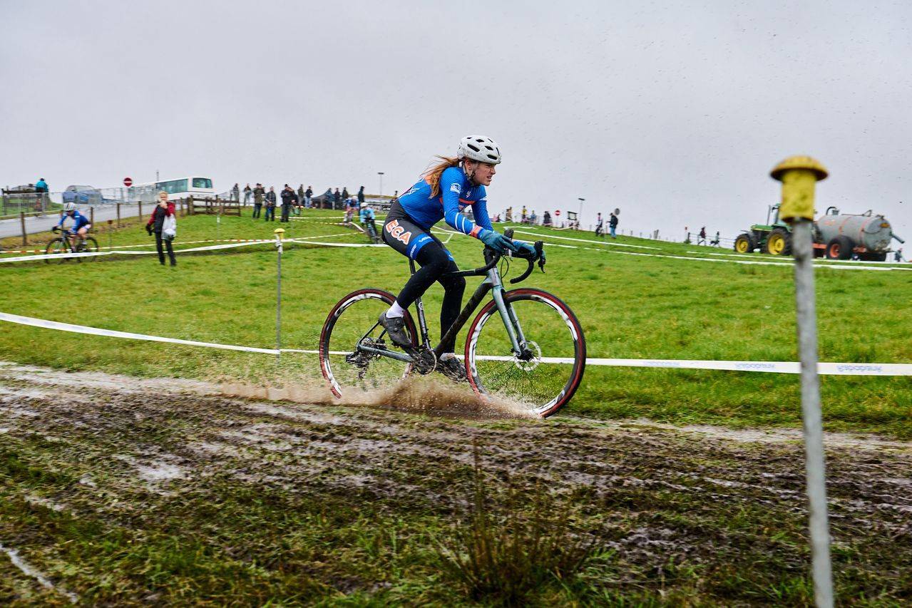 Ava White during the ECA 15-16 block in the Netherlands rides through puddles