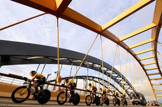 UTRECHT NETHERLANDS AUGUST 19 A general view of Primoz Roglic of Slovenia Edoardo Affini of Italy Rohan Dennis of Australia Robert Gesink of Netherlands Chris Harper of Australia Sepp Kuss of United States Sam Oomen of Netherlands Mike Teunissen of Netherlands and Team Jumbo Visma sprint during the 77th Tour of Spain 2022 Stage 1 a 233km team time trial in Utrecht LaVuelta22 WorldTour on August 19 2022 in Utrecht Netherlands Photo by Tim de WaeleGetty Images