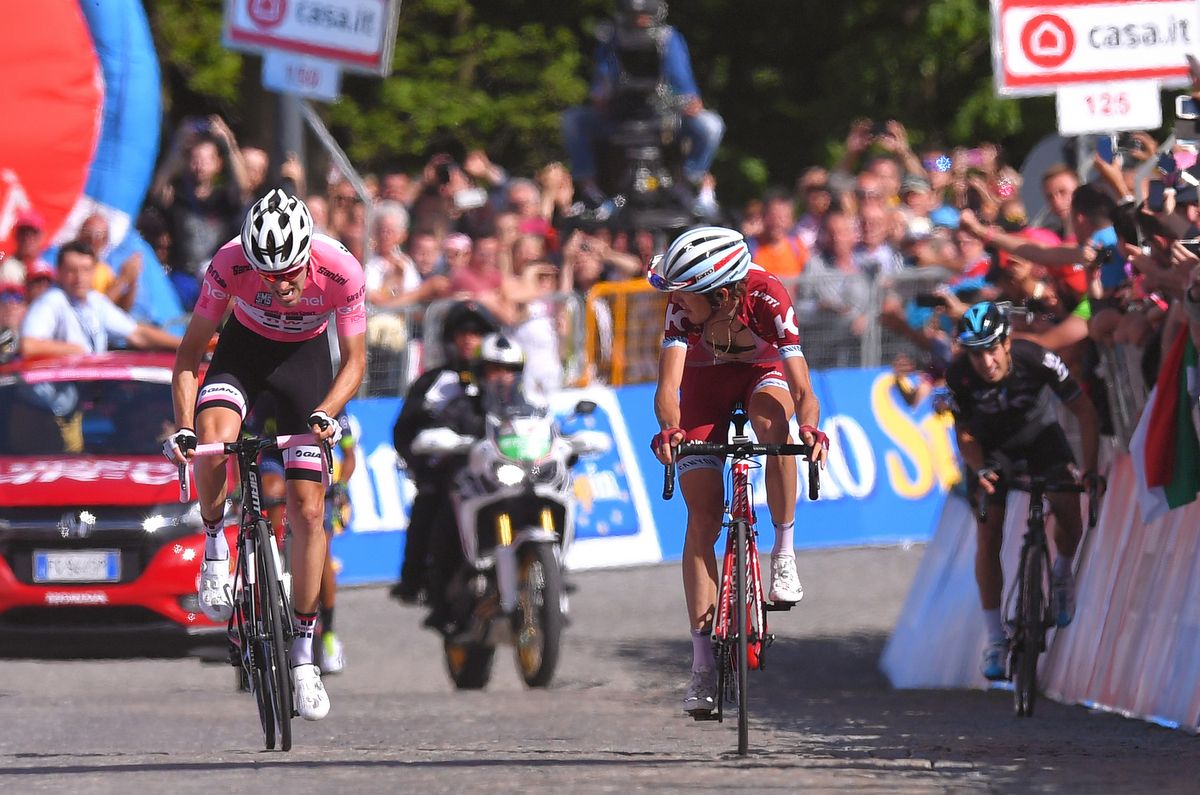 Ilnur Zakarin (Katusha-Alpecin) looks across to see Tom Dumoulin zoom by