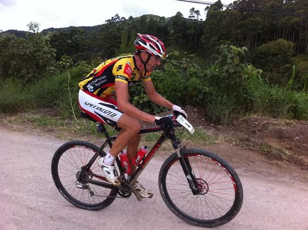 Race overall leader Todd Wells (Specialized)