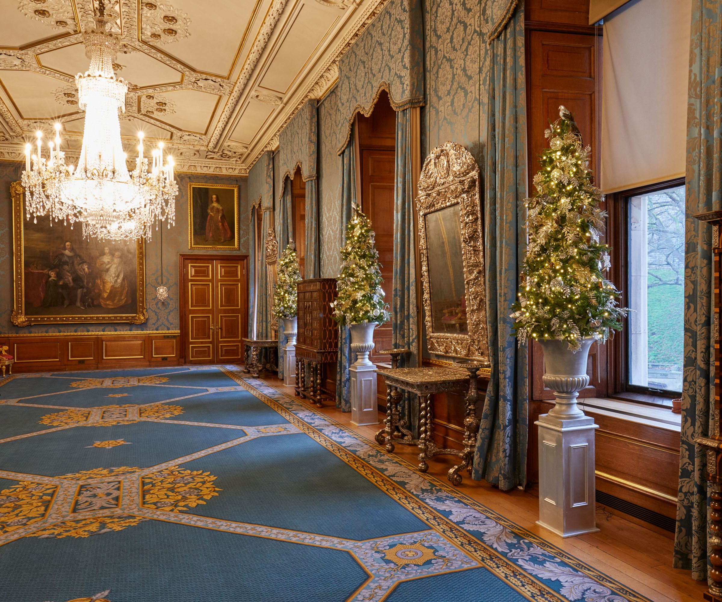 Tour Windsor castle at Christmas with decorations to impress Homes