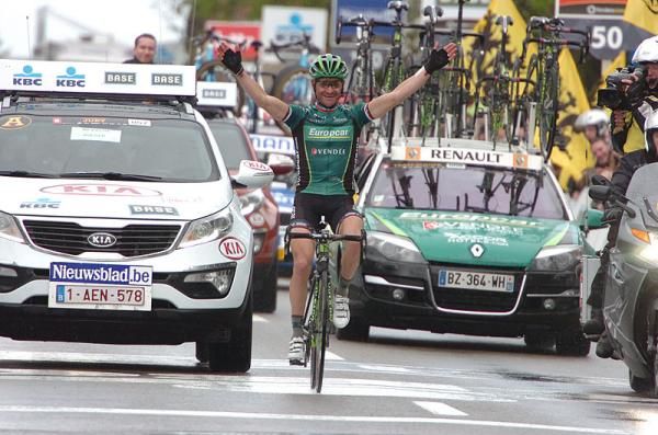 Thomas Voeckler (Europcar) triumphs after an audacious solo effort