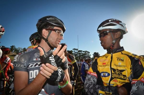 Knox and Niyonshuti discussing the day ahead