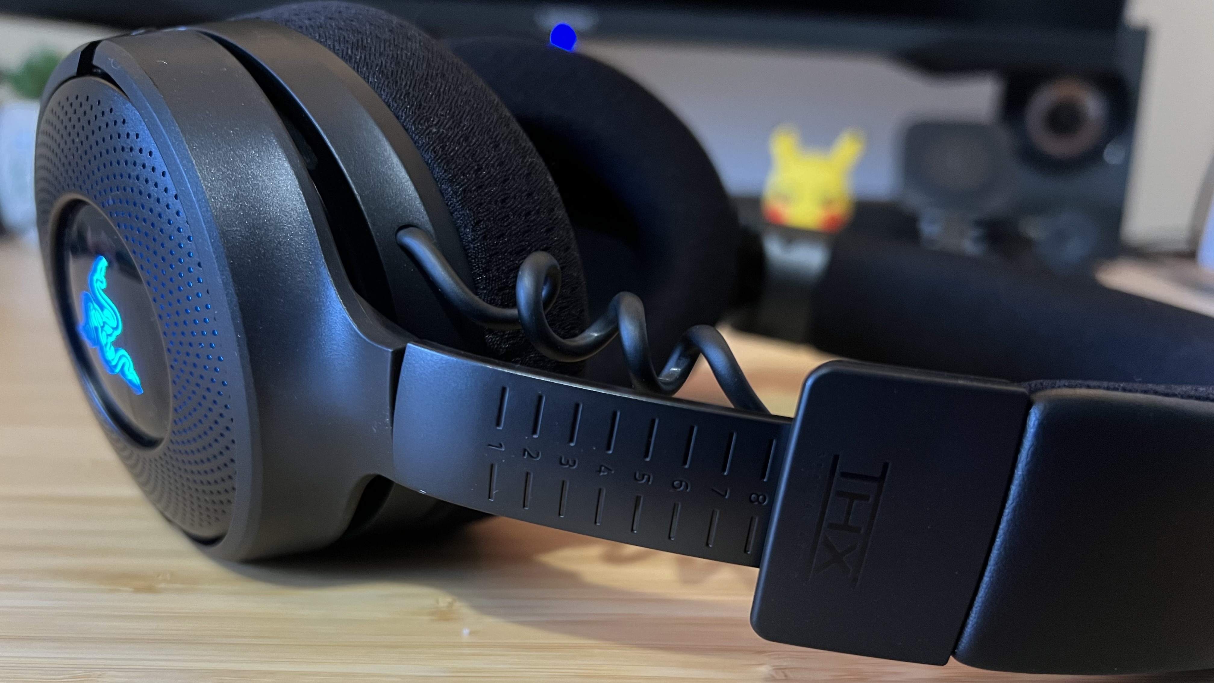 Razer Kraken V4 headband adjustment system at full width