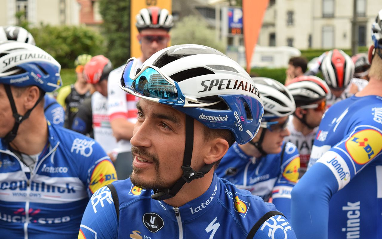 Deceuninck-QuickStep's Julian Alaphilippe wore the aero-focused S-Works Evade helmet for Stage 1