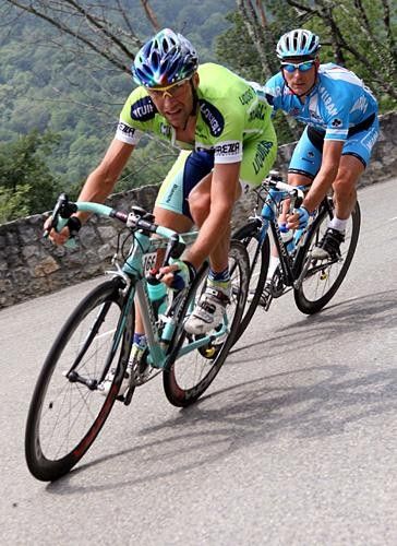 Stefano Garzelli (Liquigas) with Erik Zabel on his wheel