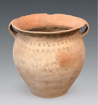 A pot found in one of the tombs is decorated with a string of o's.