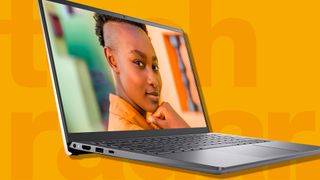 En af de bedste billige bærbare computere, Dell Inspiron 14, på en orange TechRadar-baggrund