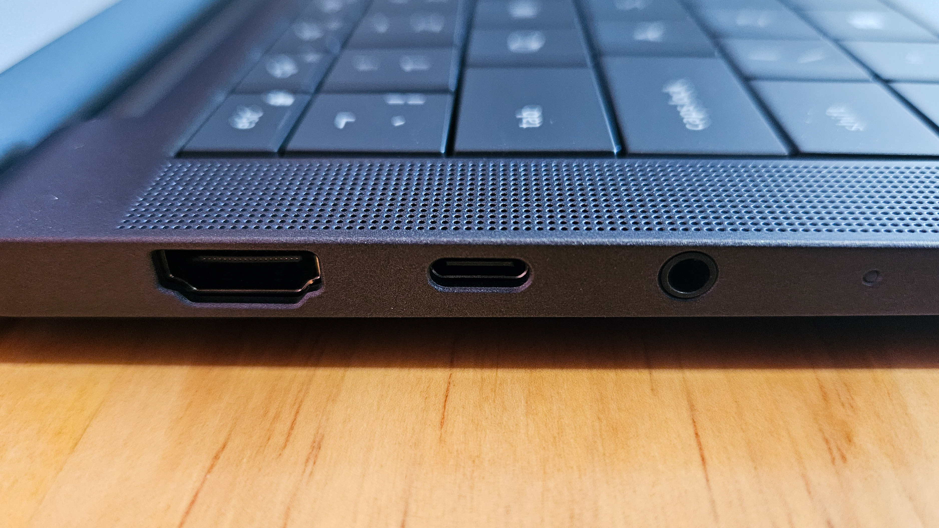 LS-Dell Pro 13 Premium: ports