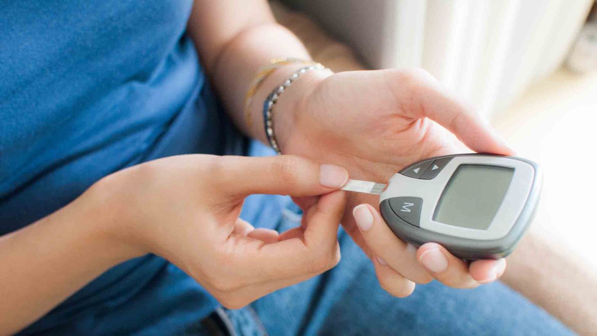 How To Use A Blood Sugar Monitor: Tips For Easier Testing | Top Ten Reviews