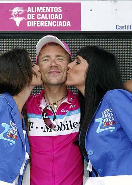Andreas Klier (T-Mobile) with well deserved kisses.