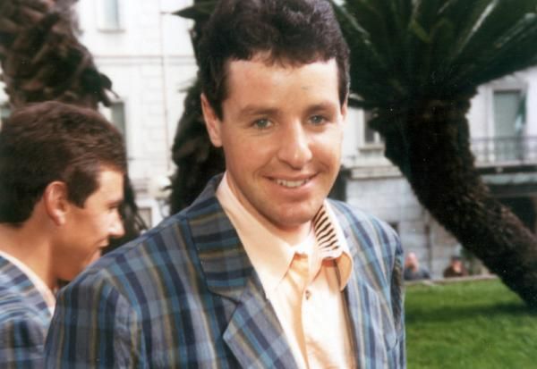 Stephen Roche awaits his team's introduction at the 1987 Giro d'Italia.