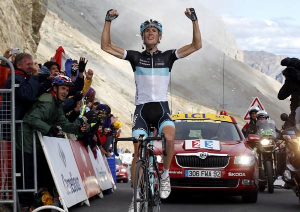 Andy Schleck finished off his long solo attack with a two minute advantage on his rivals.