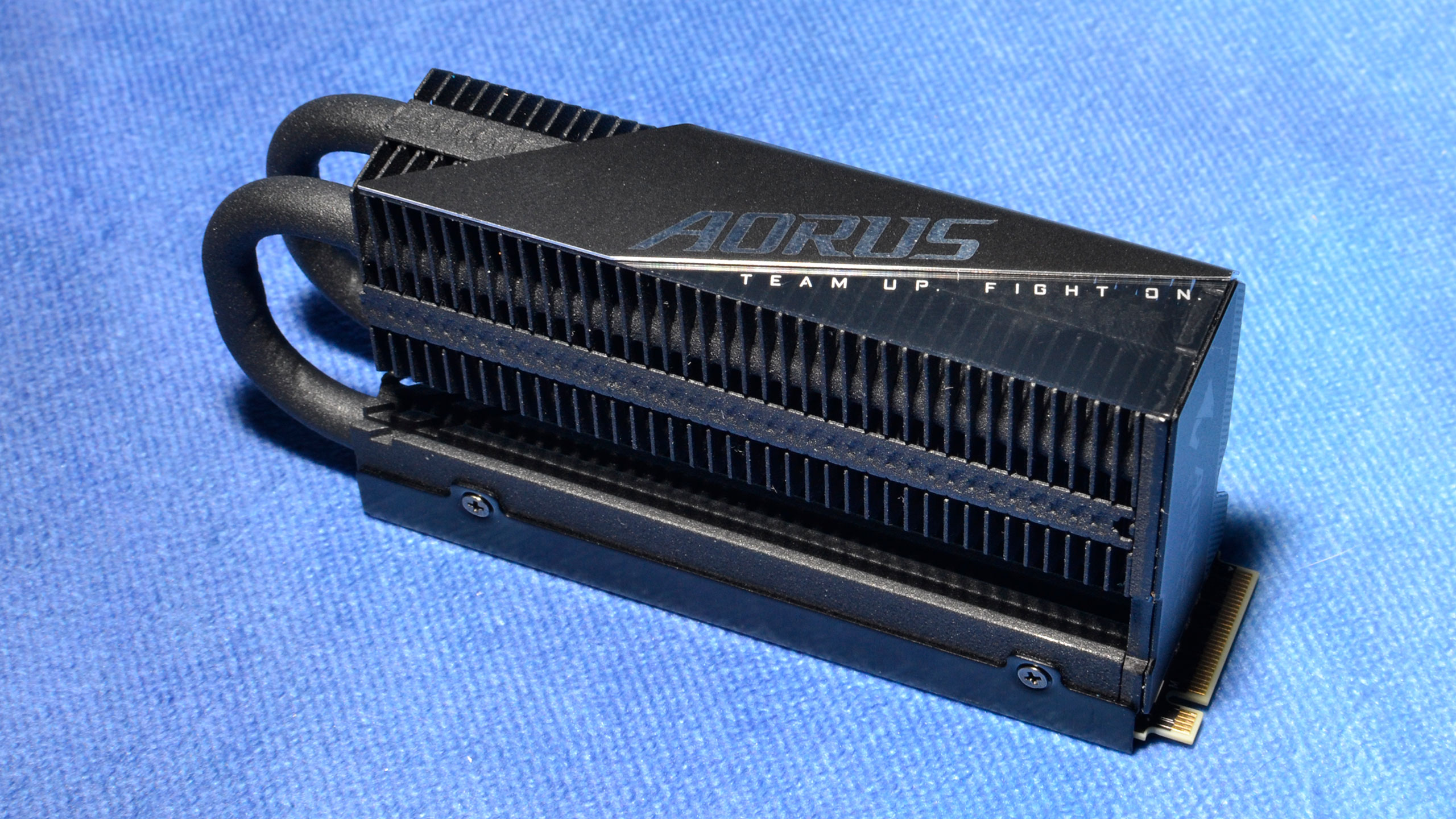 GIGABYTE Shows Off AORUS Gen5 10000 NVMe SSD with a Large Heatsink