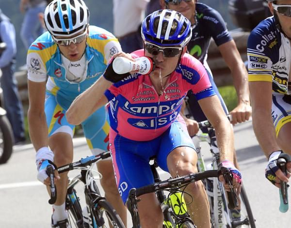 Damiano Cunego (Lampre - ISD) takes a drink