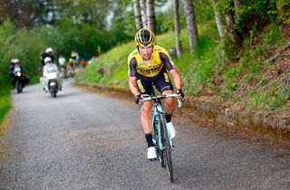 Primoz Roglic (Jumbo-Visma) chases the pink jersey group during stage 16