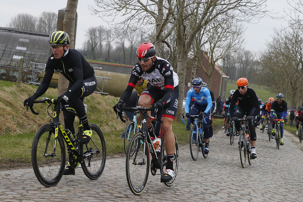 The E3 peloton on the cobbles